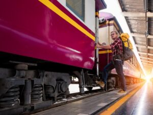 Tips Mengatur Budget Traveling untuk Konten Blog yang Konsisten, Traveling Naik Kereta